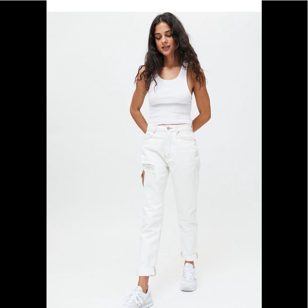 NEW BDG Urban Outfitters UO High Waisted White Denim Mom Jeans 33